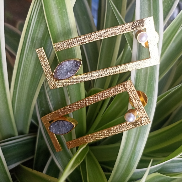 Handmade gold platted stone studded stud earrings - Picture 4 of 11